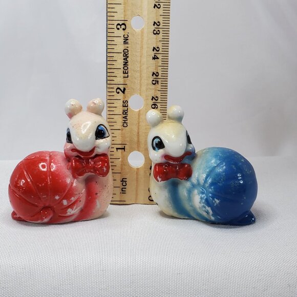 VTG 50's Ceramic Snail Miniature Figurine Red & Blue Bow Tie Kitschy Decor RARE - Picture 6 of 9